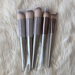 Elegant Silver Makeup Brush Set